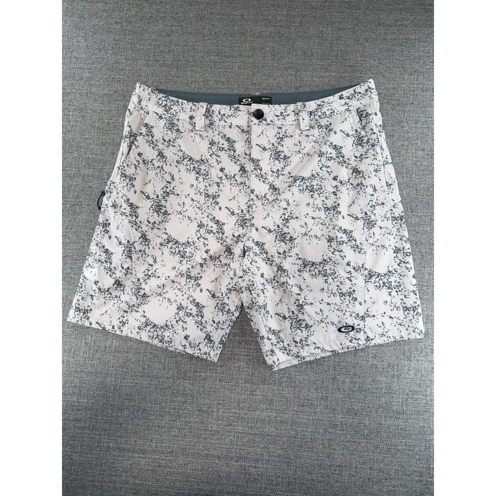 Oakley Golf R.O.C.T. Camo Performance Shorts Men's Size 34 Gray Digital Print
